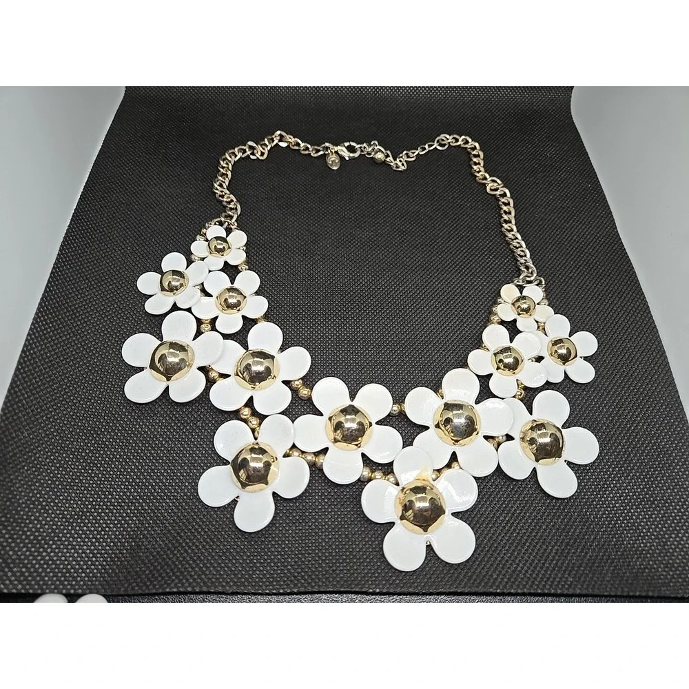 Lot Of 7 Vtg Charming Charlie And Others‎ white elegant necklaces & 1 bracelet